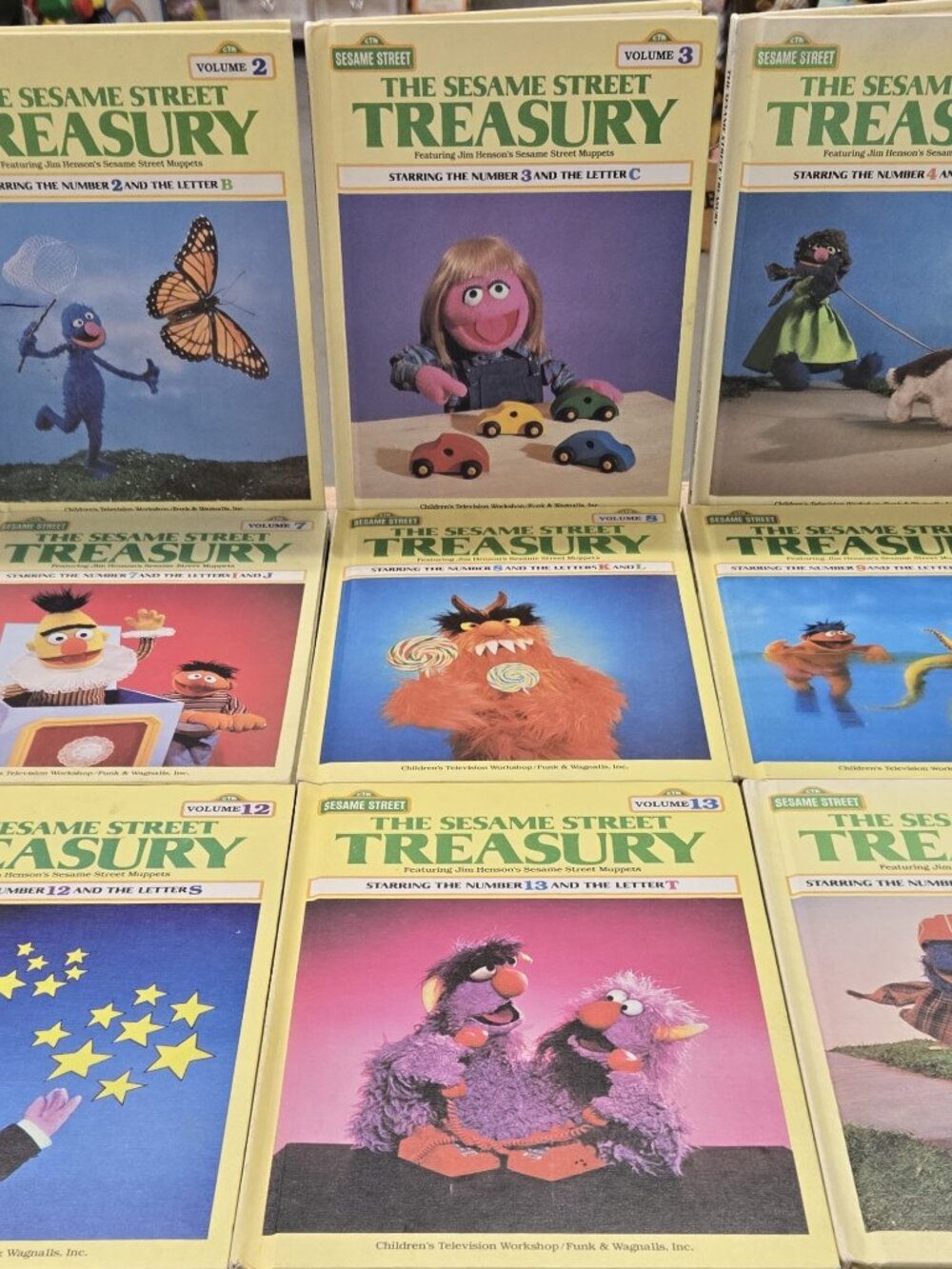 ⭐️vintage 1983 complete set of The Sesame Street Treasury Hardcover books⭐️